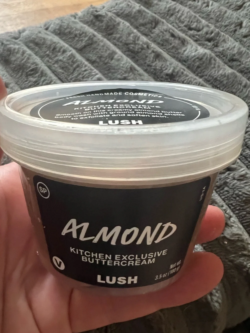 LUSH KITCHEN EXCLUSIVE BUTTERCREAM BODY WASH/EXFOLIATE